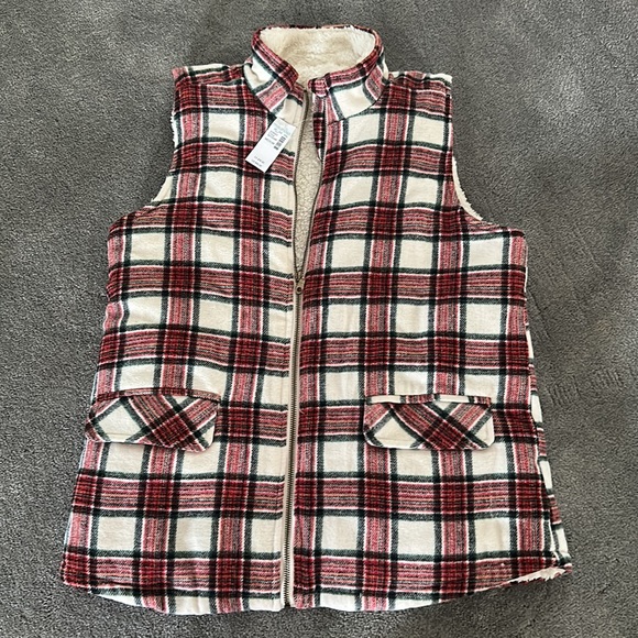 Maurice’s Vest NWT - Picture 1 of 4